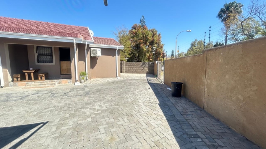 6 Bedroom Property for Sale in Protea Park North West